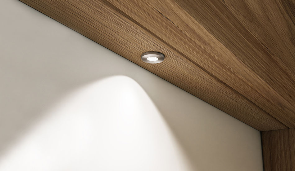 Φωτισμός LED στο εσωτερικό του ντουλαπιού