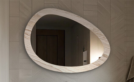 Καθρέφτες σε πέτρινη κορνίζα